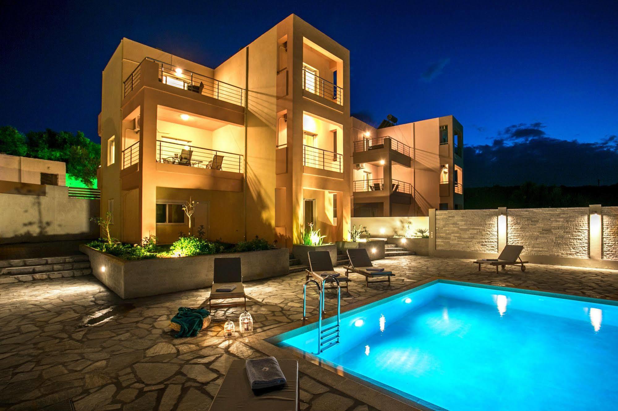 Cyan Icons Villas Tsivarás Extérieur photo