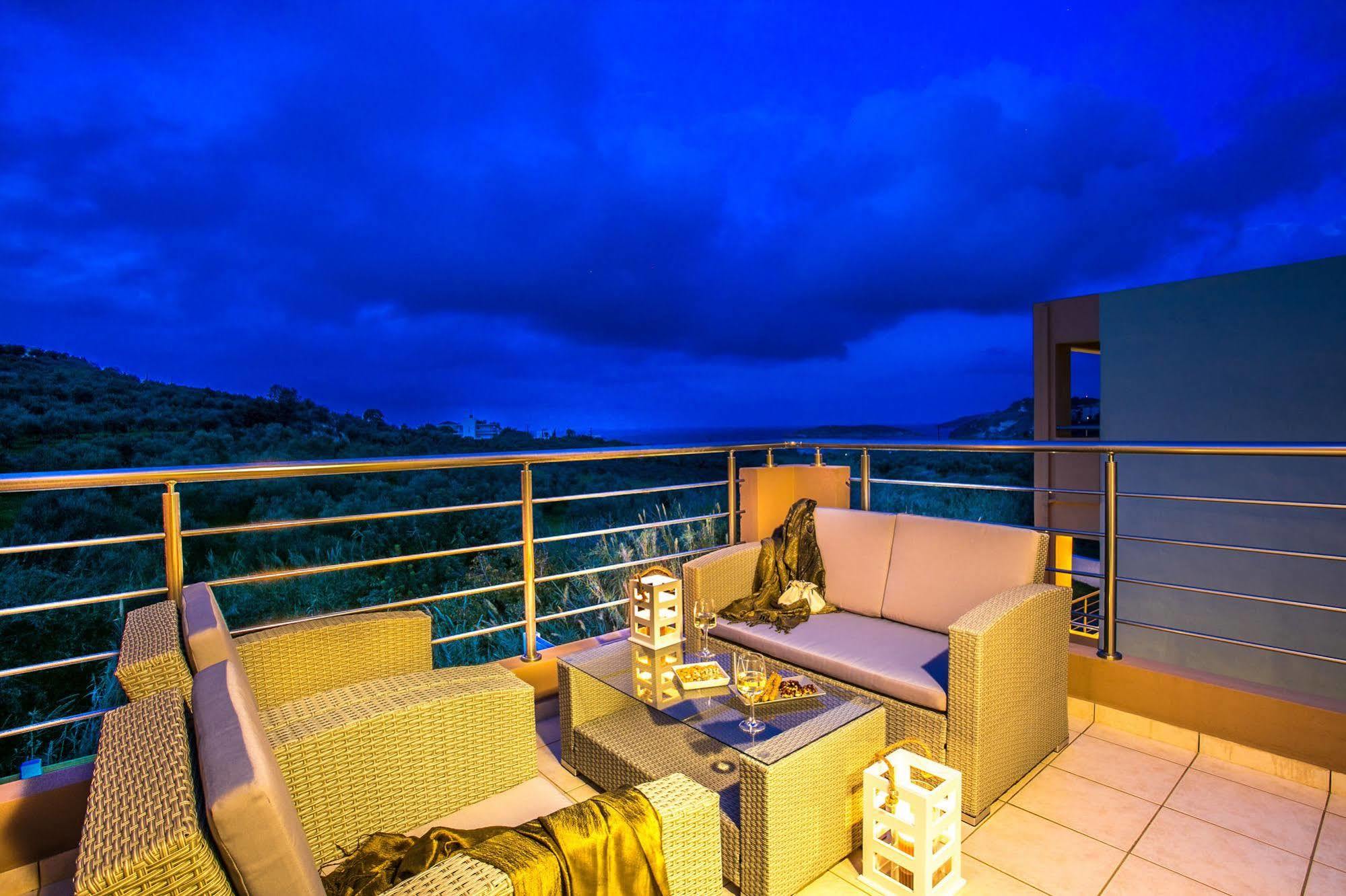 Cyan Icons Villas Tsivarás Extérieur photo